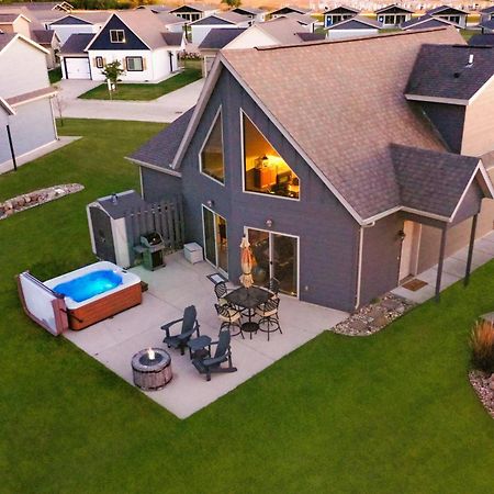 Boho Bungalow On The Pond W/ Hot Tub Arnolds Park Luaran gambar