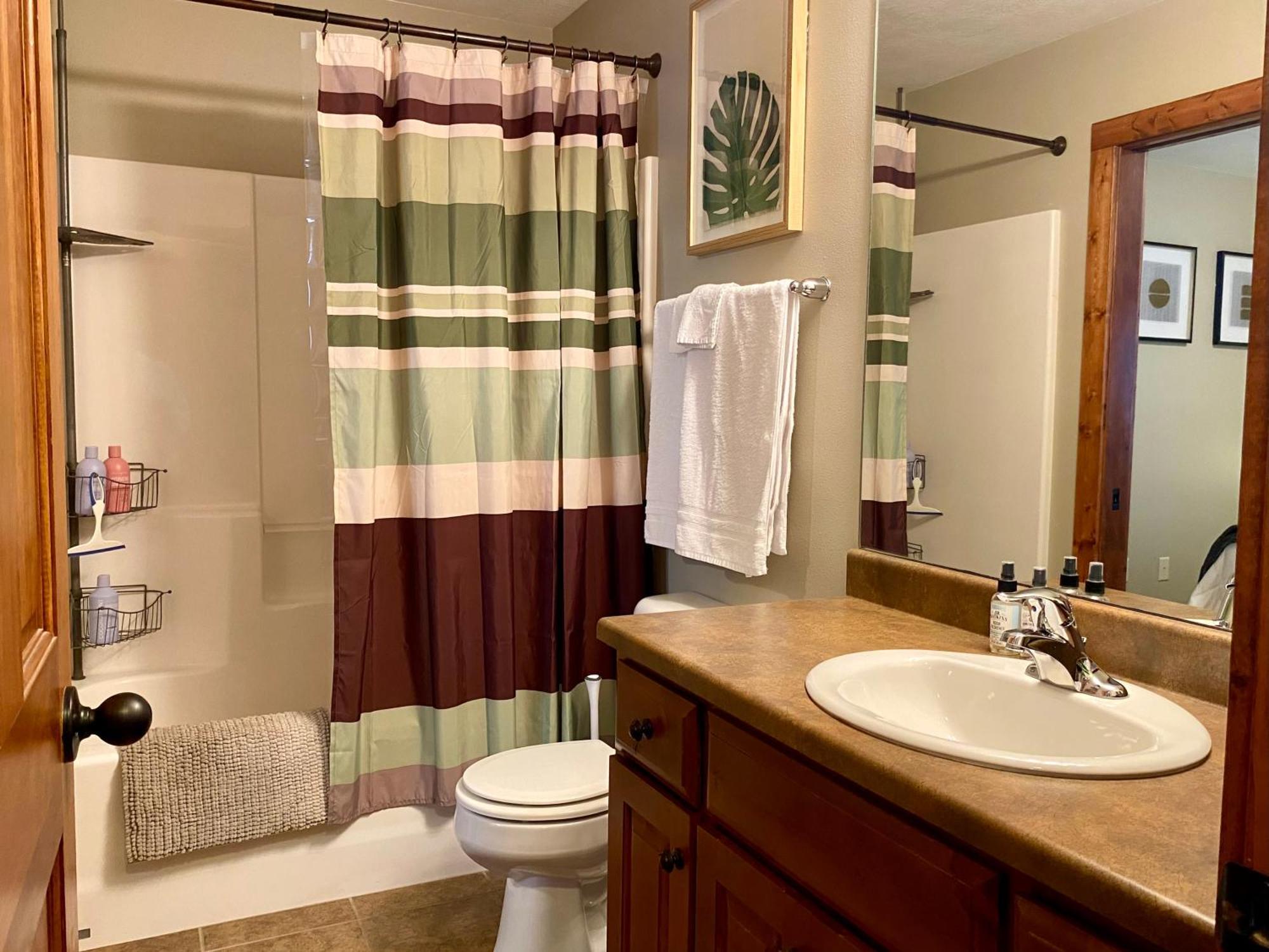 Boho Bungalow On The Pond W/ Hot Tub Arnolds Park Luaran gambar