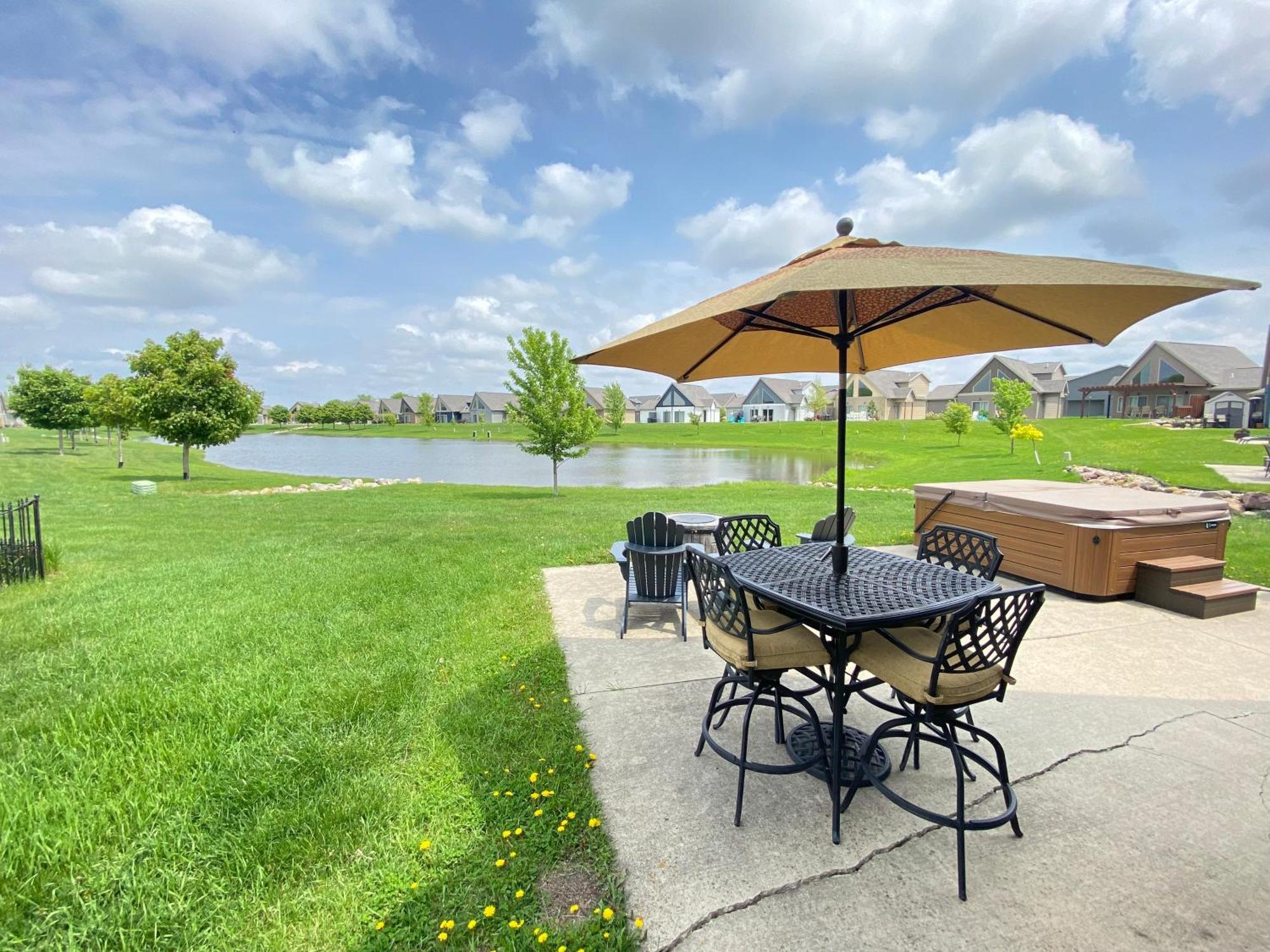 Boho Bungalow On The Pond W/ Hot Tub Arnolds Park Luaran gambar