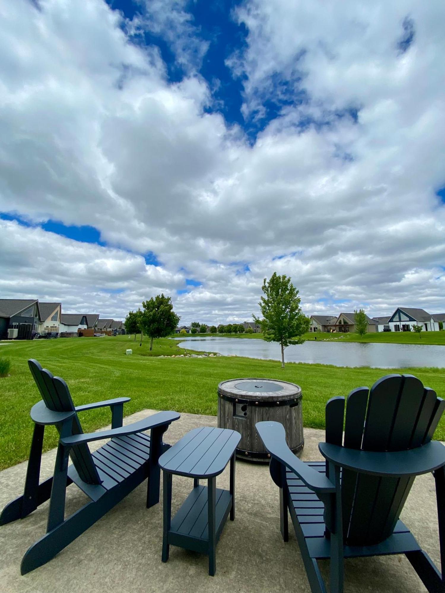 Boho Bungalow On The Pond W/ Hot Tub Arnolds Park Luaran gambar