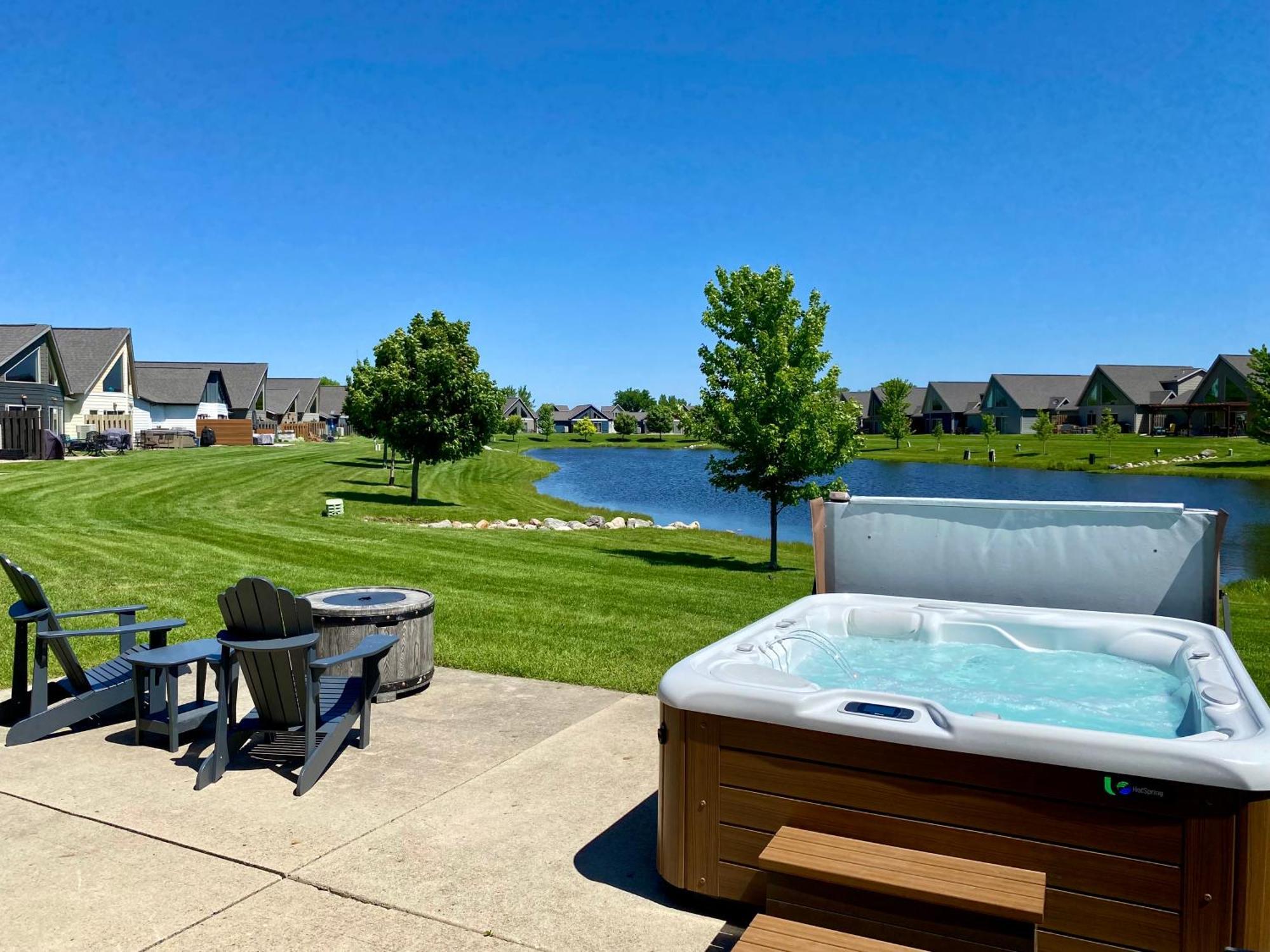 Boho Bungalow On The Pond W/ Hot Tub Arnolds Park Luaran gambar