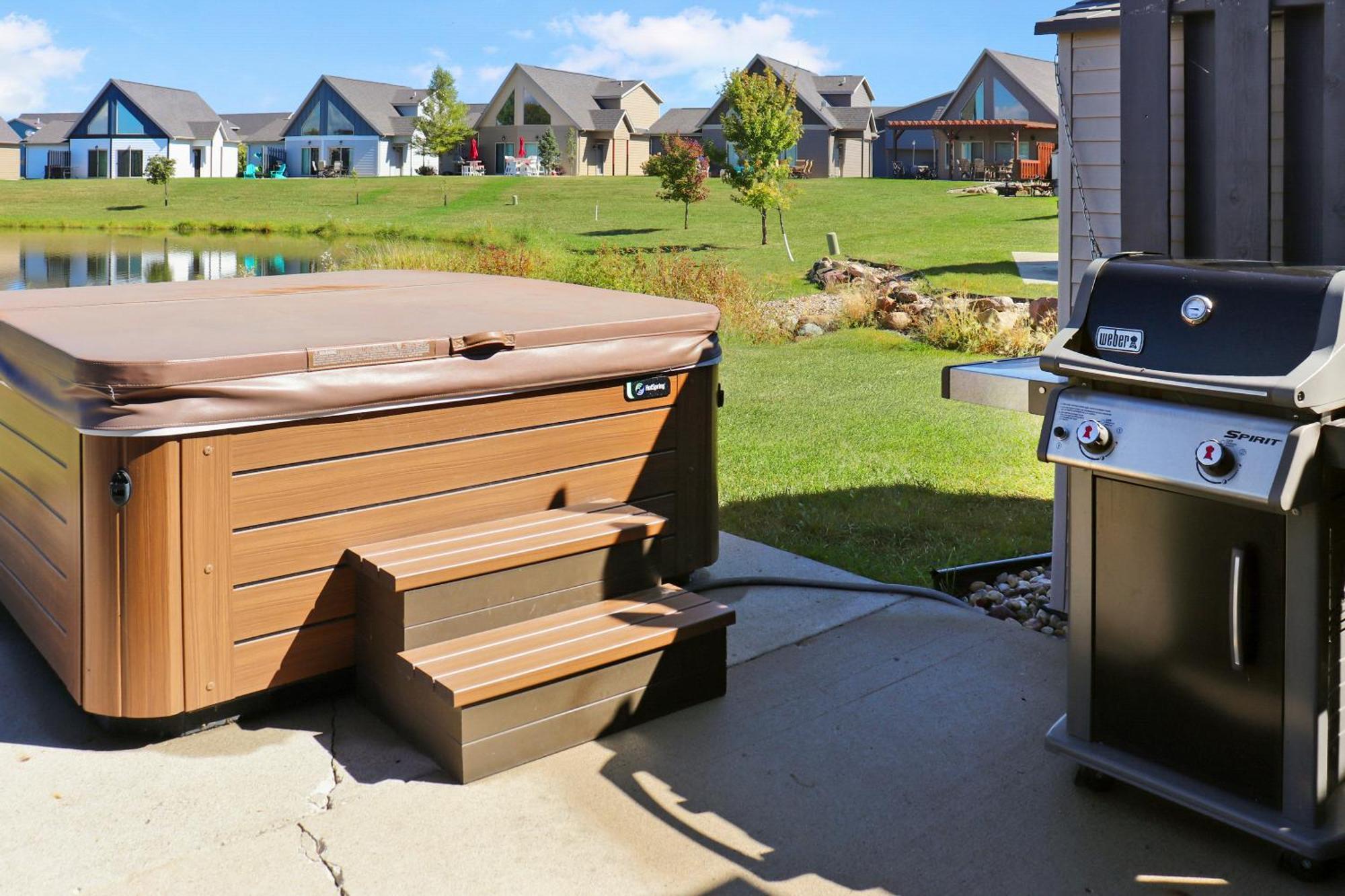Boho Bungalow On The Pond W/ Hot Tub Arnolds Park Luaran gambar