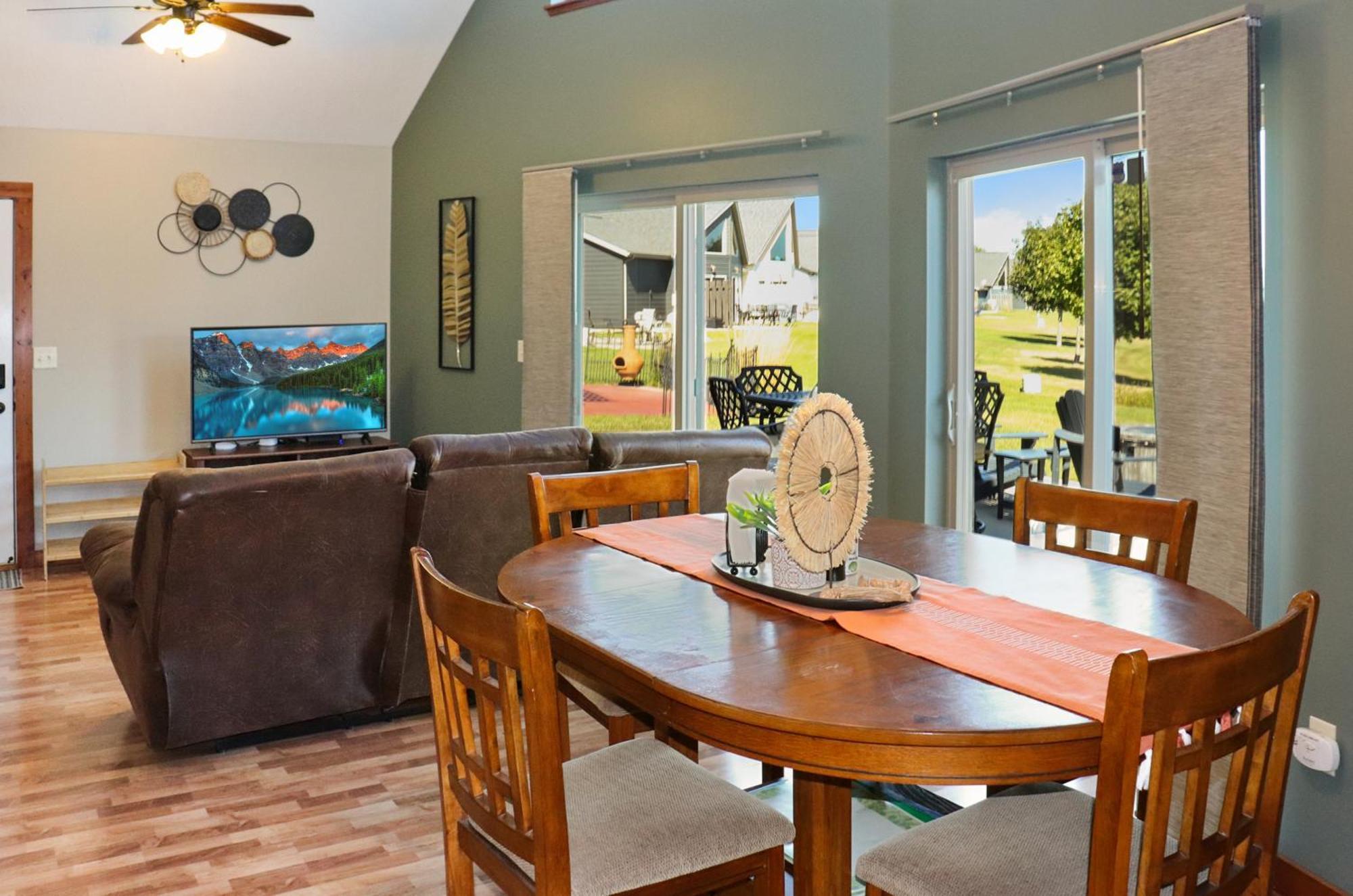 Boho Bungalow On The Pond W/ Hot Tub Arnolds Park Luaran gambar